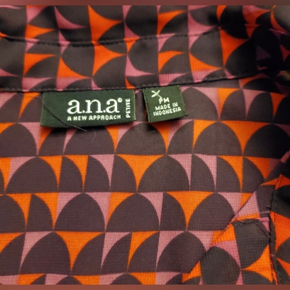 Ana Quarter sleeve ladies' blouse is a size Petite Medium - Picture 4 of 4